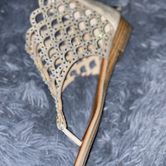 Sandals with diamonds on them,never been worn and in great condition. - Picture 3 of 3